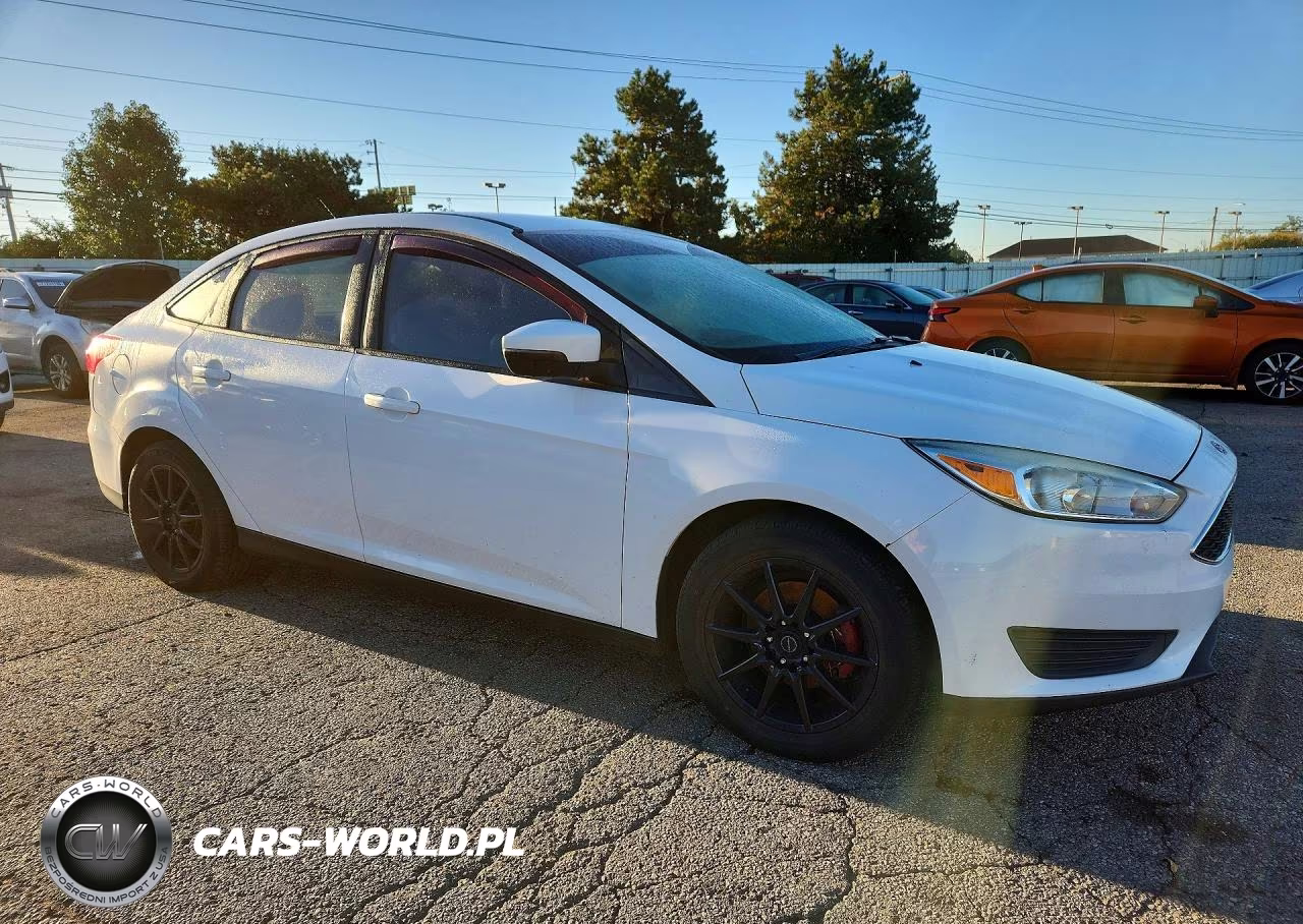 2017 Ford Focus Se VIN:1FADP3FE9HL315297 - 4