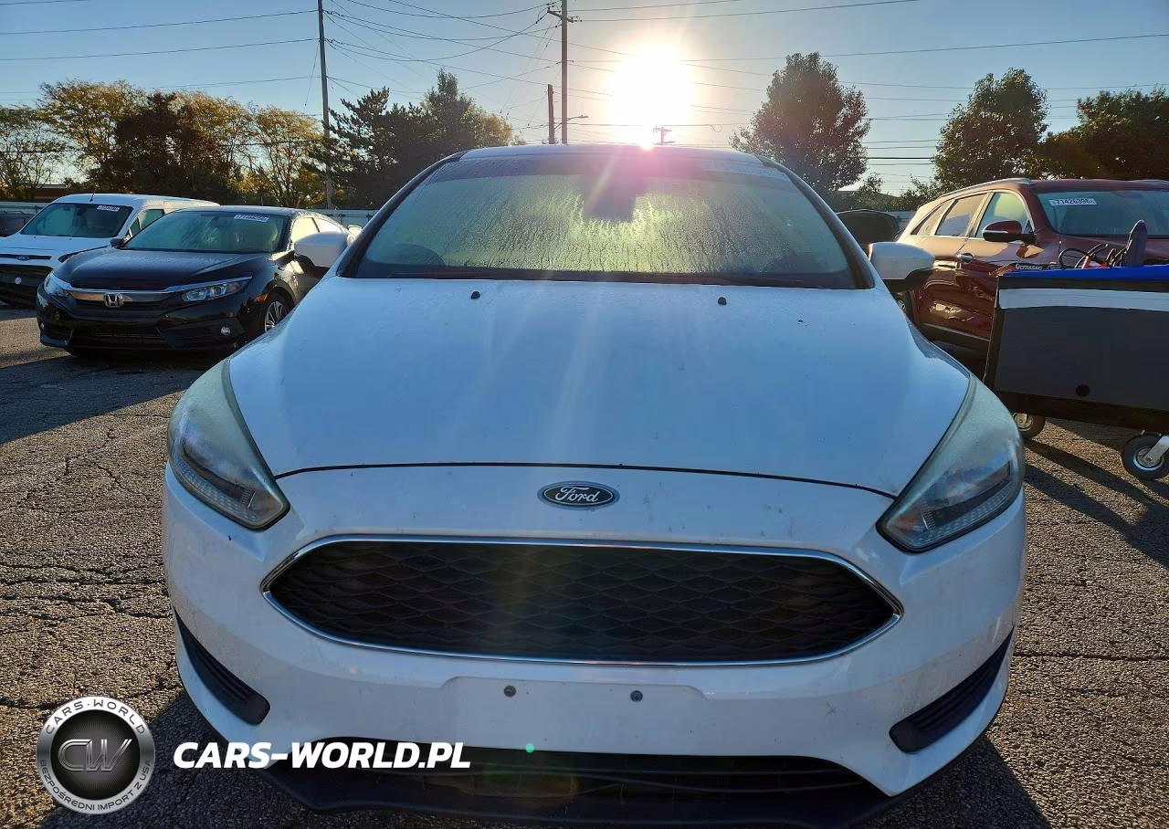 2017 Ford Focus Se VIN:1FADP3FE9HL315297 - 5