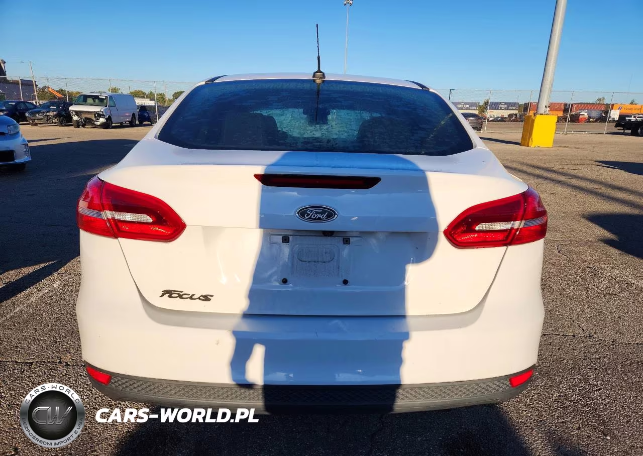 2017 Ford Focus Se VIN:1FADP3FE9HL315297 - 6
