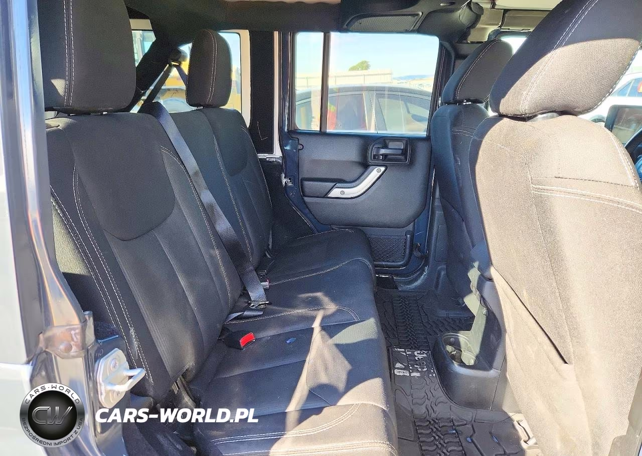 2016 Jeep Wrangler Unlimited Rubicon VIN:1C4BJWFG7GL324102 - 10