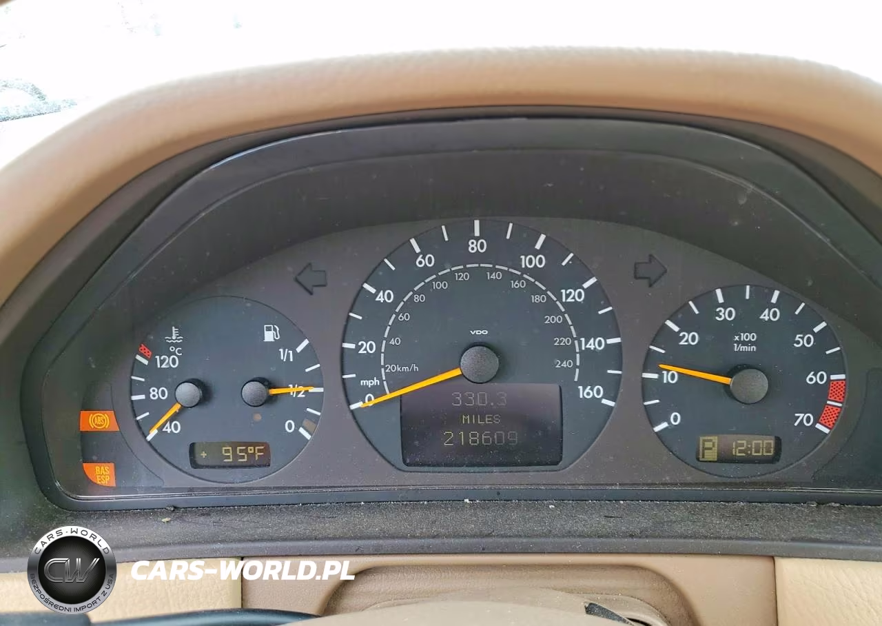 2000 Mercedes-Benz E 320 VIN:WDBJF65G3YA958548 - 9
