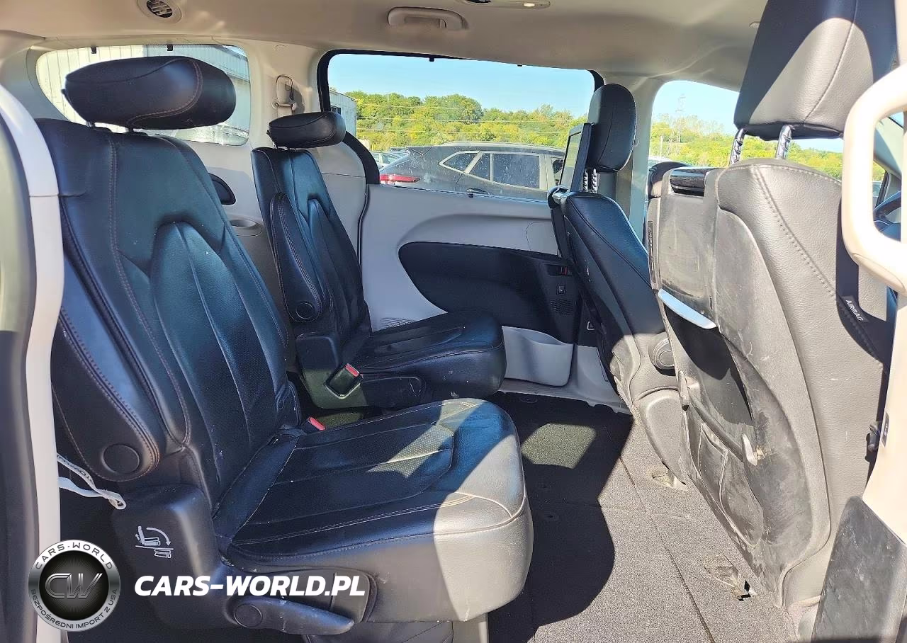 2020 Chrysler Pacifica Touring L Plus VIN:2C4RC1EG0LR245594 - 11