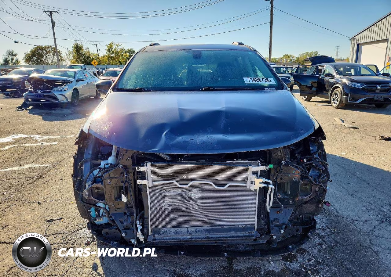 2020 Chrysler Pacifica Touring L Plus VIN:2C4RC1EG0LR245594 - 5