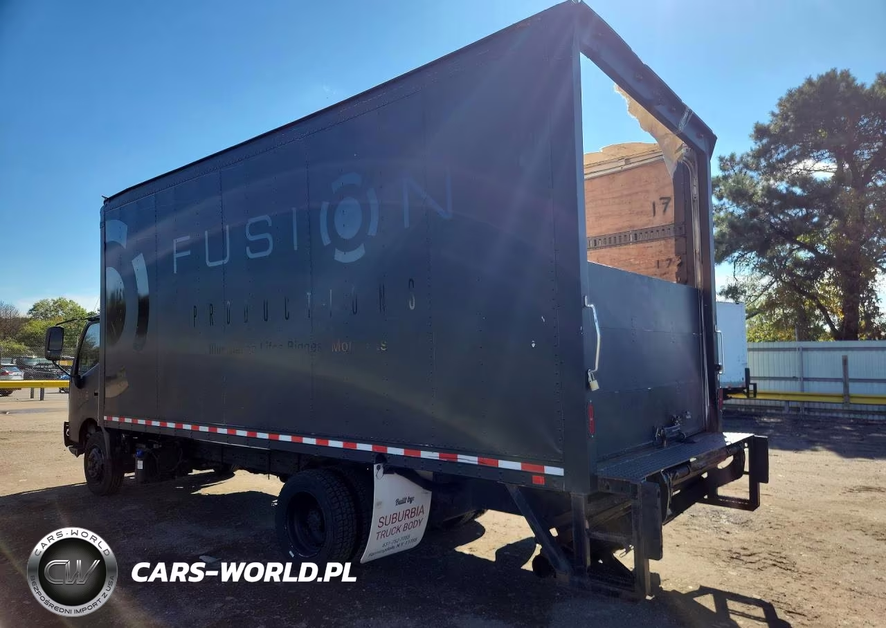 2018 Hino 195 Box Truck VIN:JHHSDM2H8JK006493 - 2