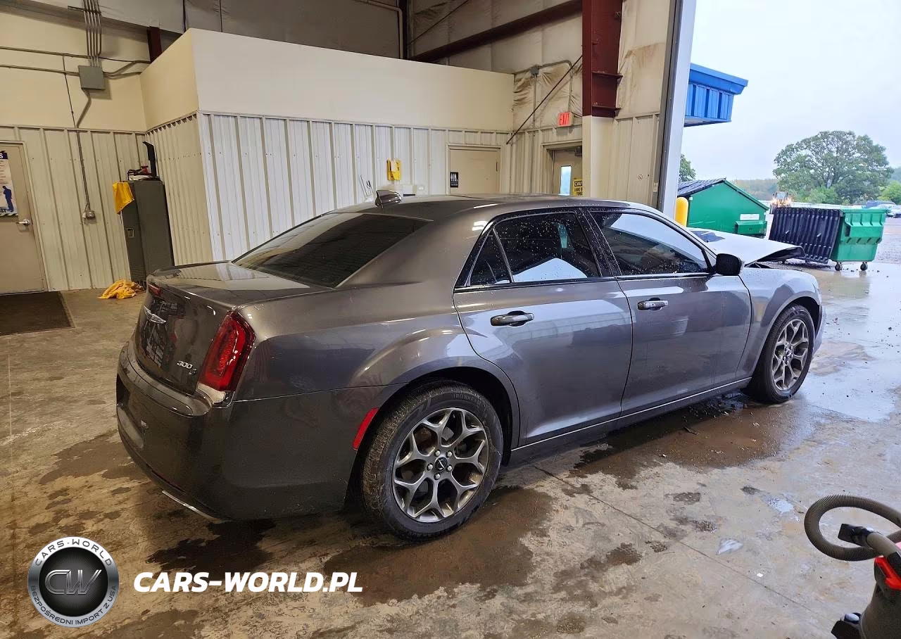 2015 Chrysler 300 S VIN:2C3CCAGG0FH831410 - 3