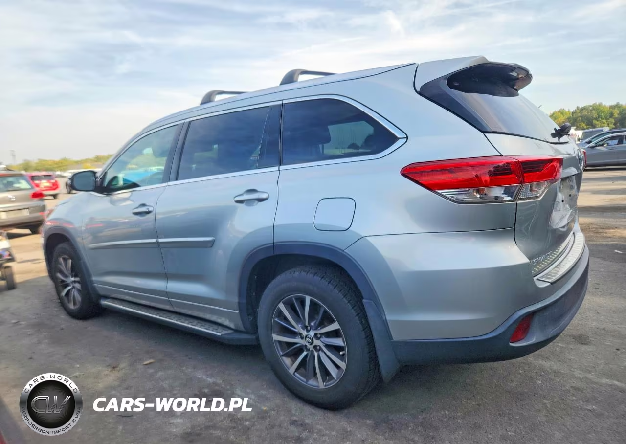 2018 Toyota Highlander Xle VIN:5TDJZRFH8JS559807 - 2