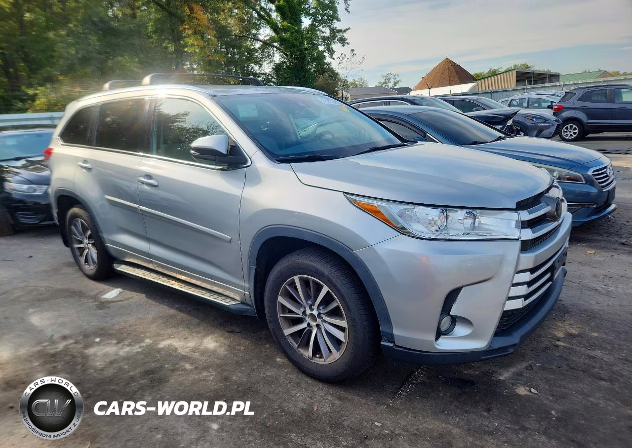 2018 Toyota Highlander Xle VIN:5TDJZRFH8JS559807 - 4