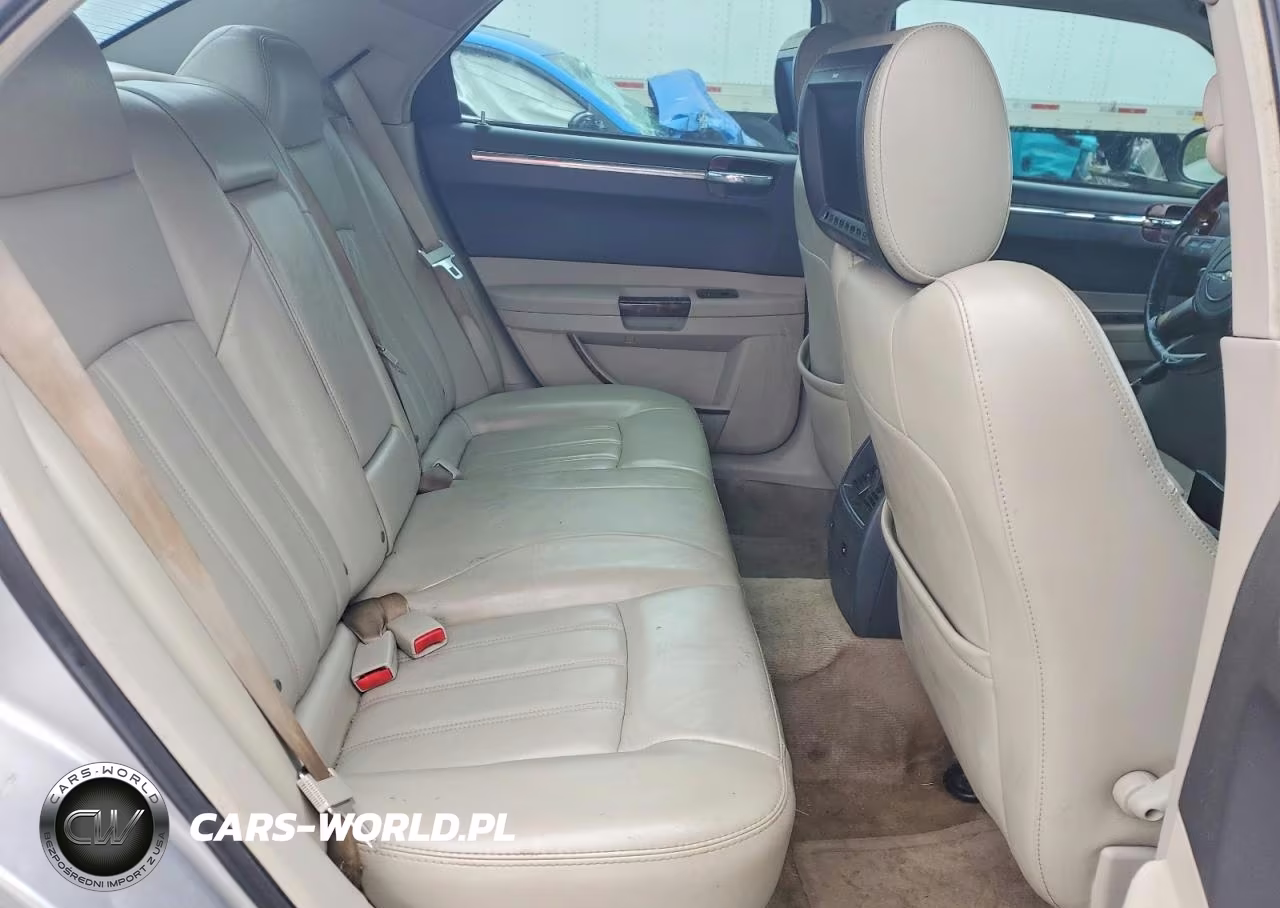 2007 Chrysler 300C VIN:2C3KA63H77H653736 - 10