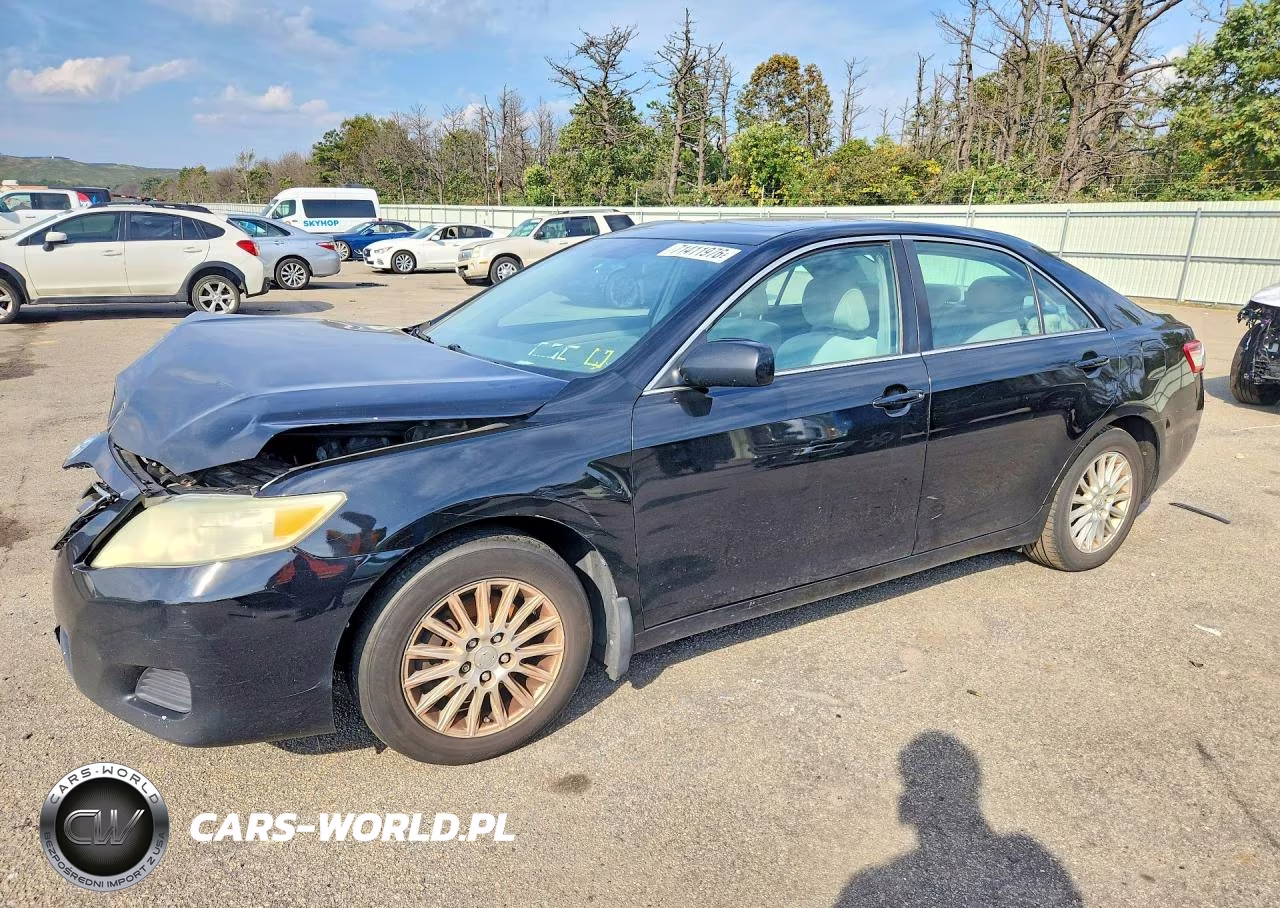 2010 Toyota Camry Le – zdjęcie 1 z 13