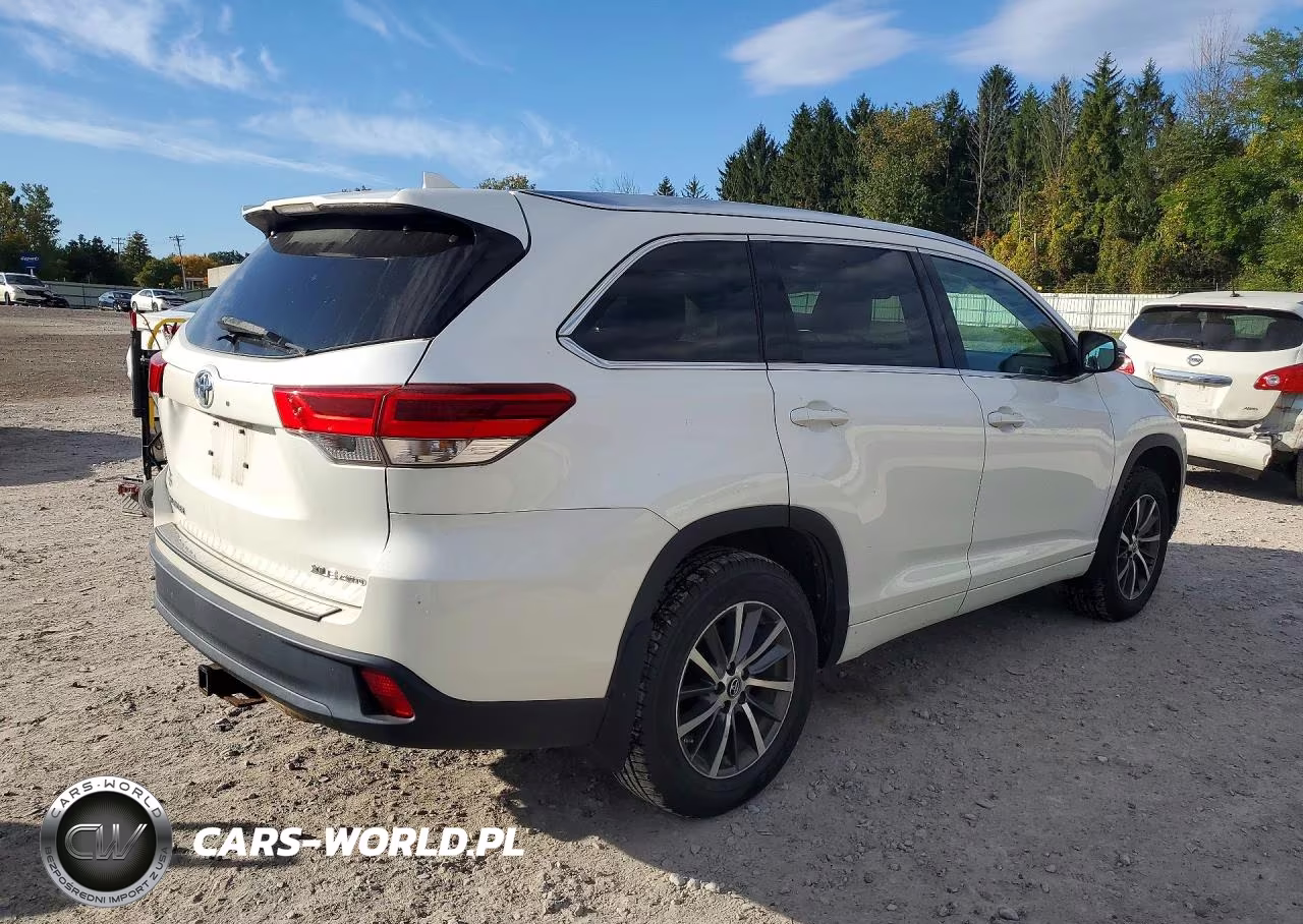 2017 Toyota Highlander Xle VIN:5TDJZRFH6HS365271 - 3