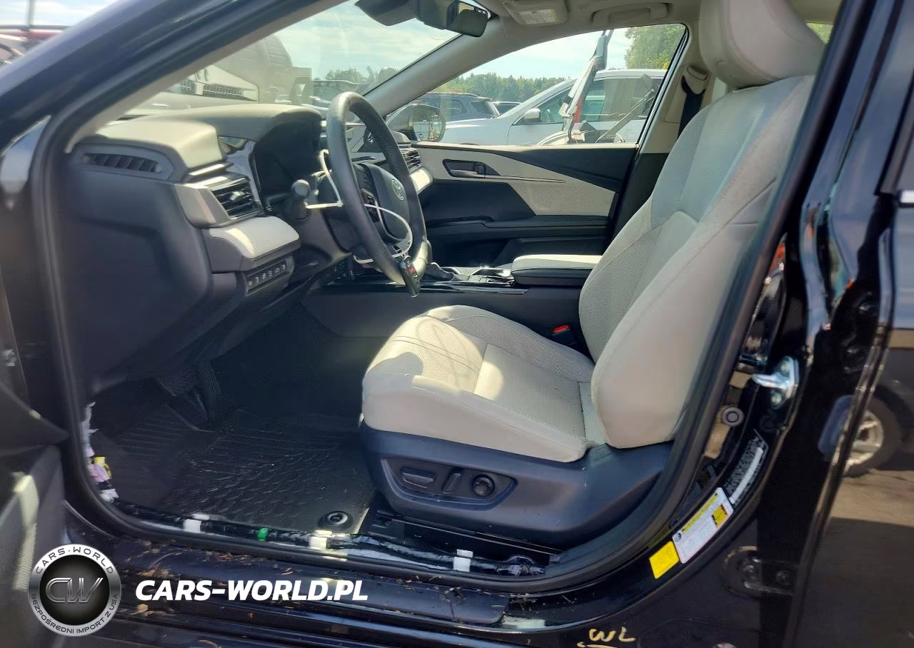 2025 Toyota Camry Xle VIN:4T1DBADK9SU529774 - 12
