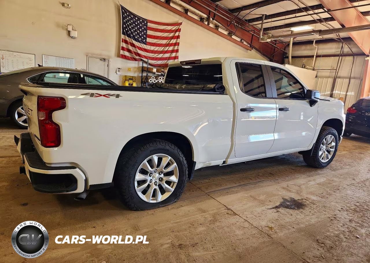 2021 Chevrolet Silverado K1500 Custom VIN:1GCRYBEK4MZ300163 - 3