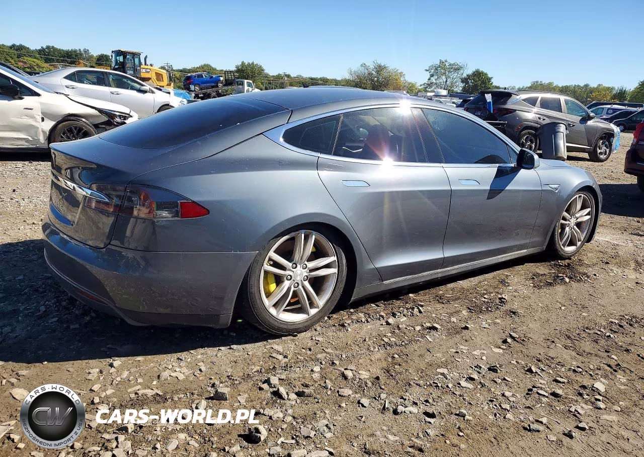2013 Tesla Model S VIN:5YJSA1BC2DFP11208 - 3