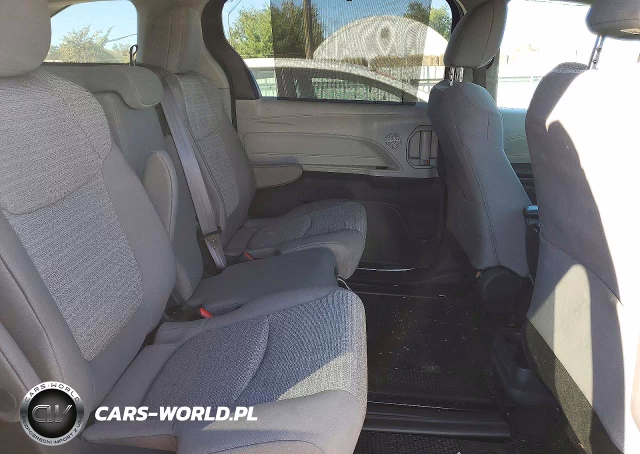 2021 Toyota Sienna Le VIN:5TDKRKEC1MS014991 - 11