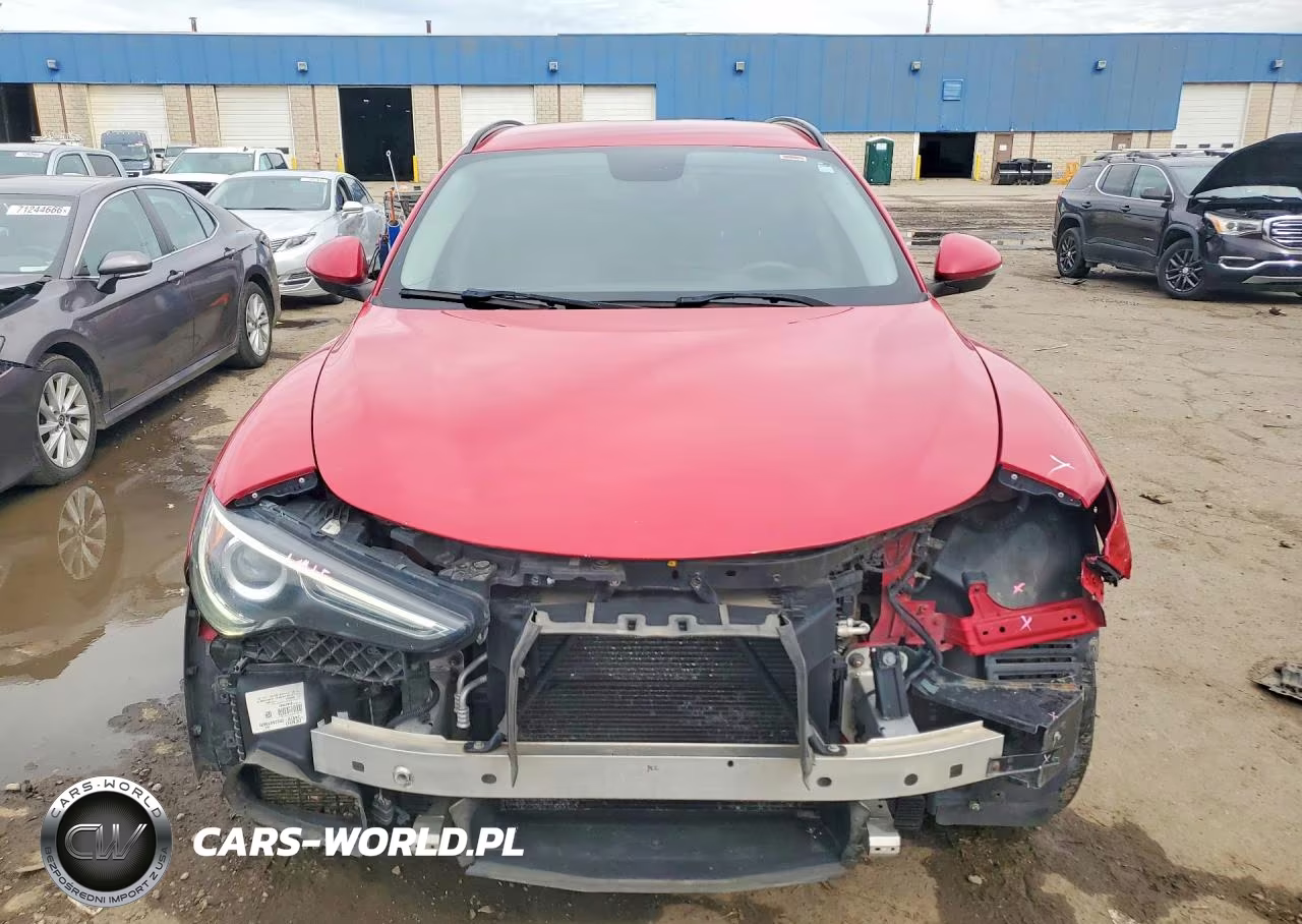 2018 Alfa Romeo Stelvio Sport VIN:ZASFAKPN7J7B62325 - 5