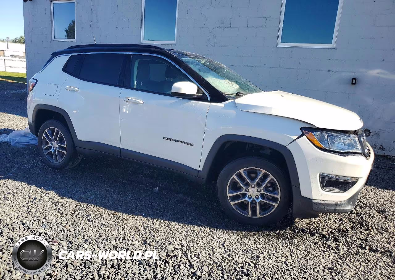 2018 Jeep Compass Latitude VIN:3C4NJDBB7JT232673 - 4