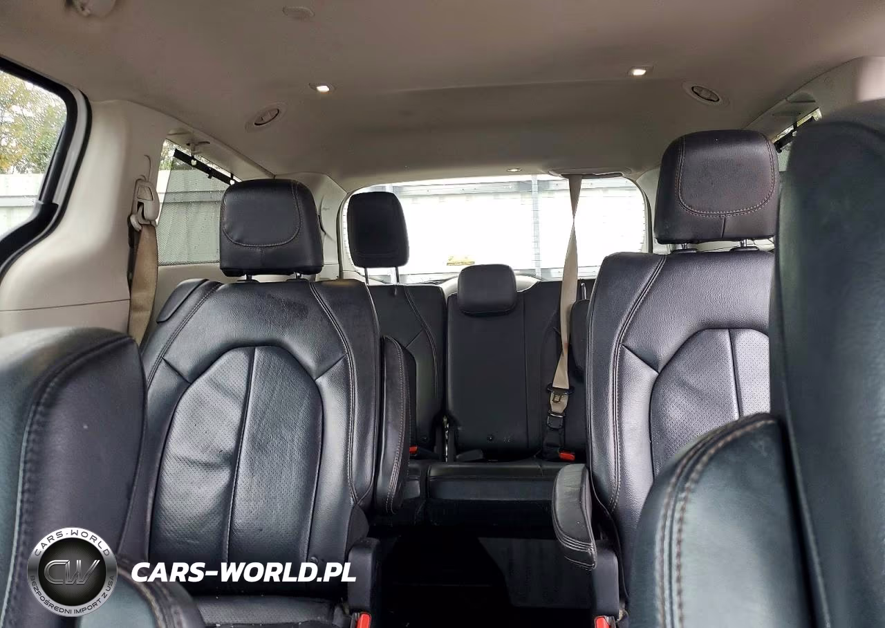 2018 Chrysler Pacifica Touring L Plus VIN:2C4RC1EG9JR306177 - 10