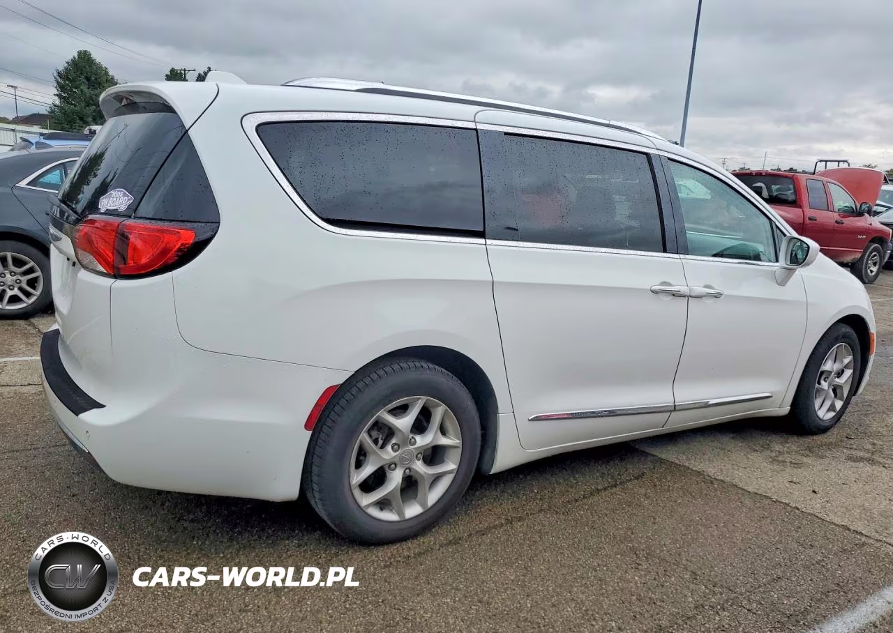 2018 Chrysler Pacifica Touring L Plus VIN:2C4RC1EG9JR306177 - 3