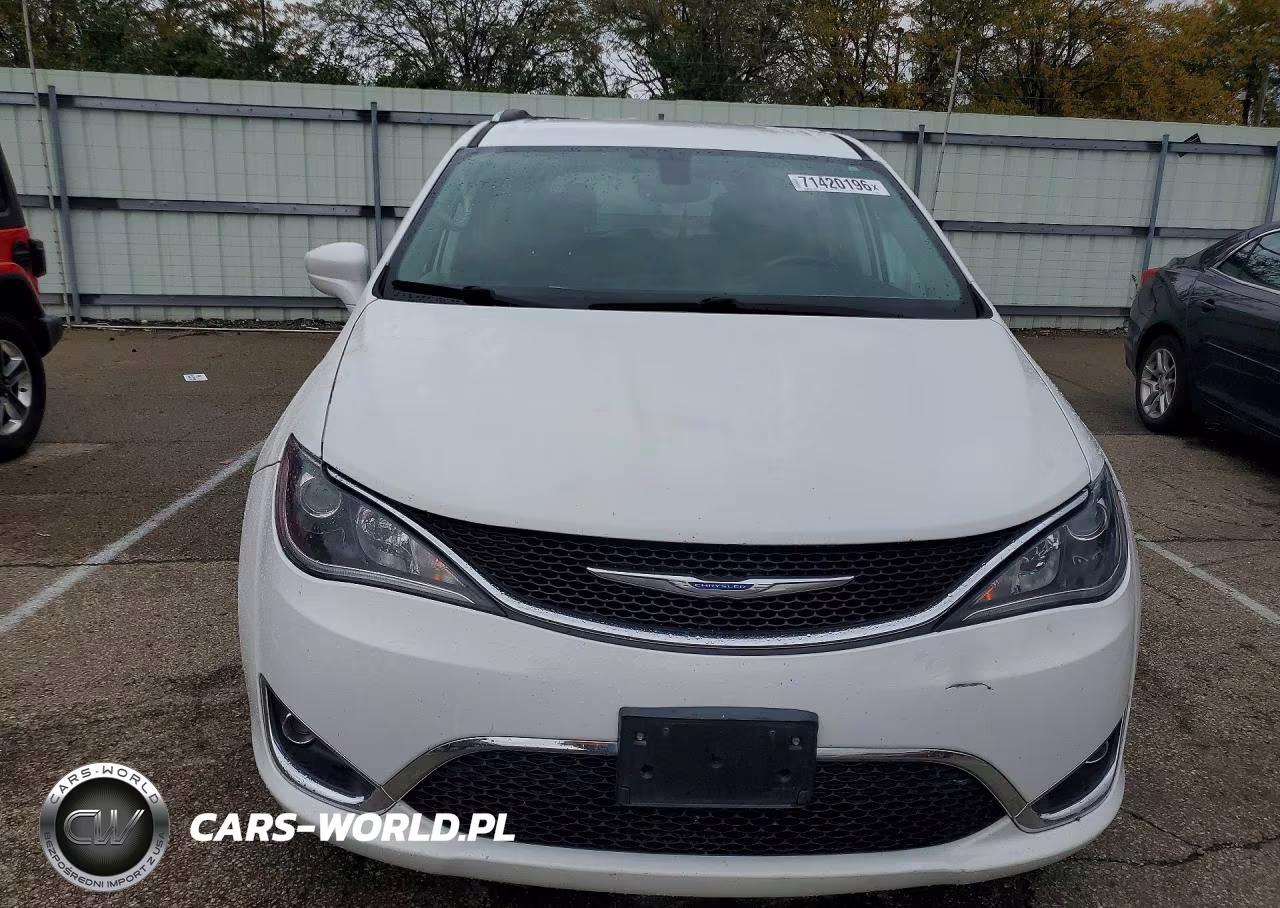 2018 Chrysler Pacifica Touring L Plus VIN:2C4RC1EG9JR306177 - 5