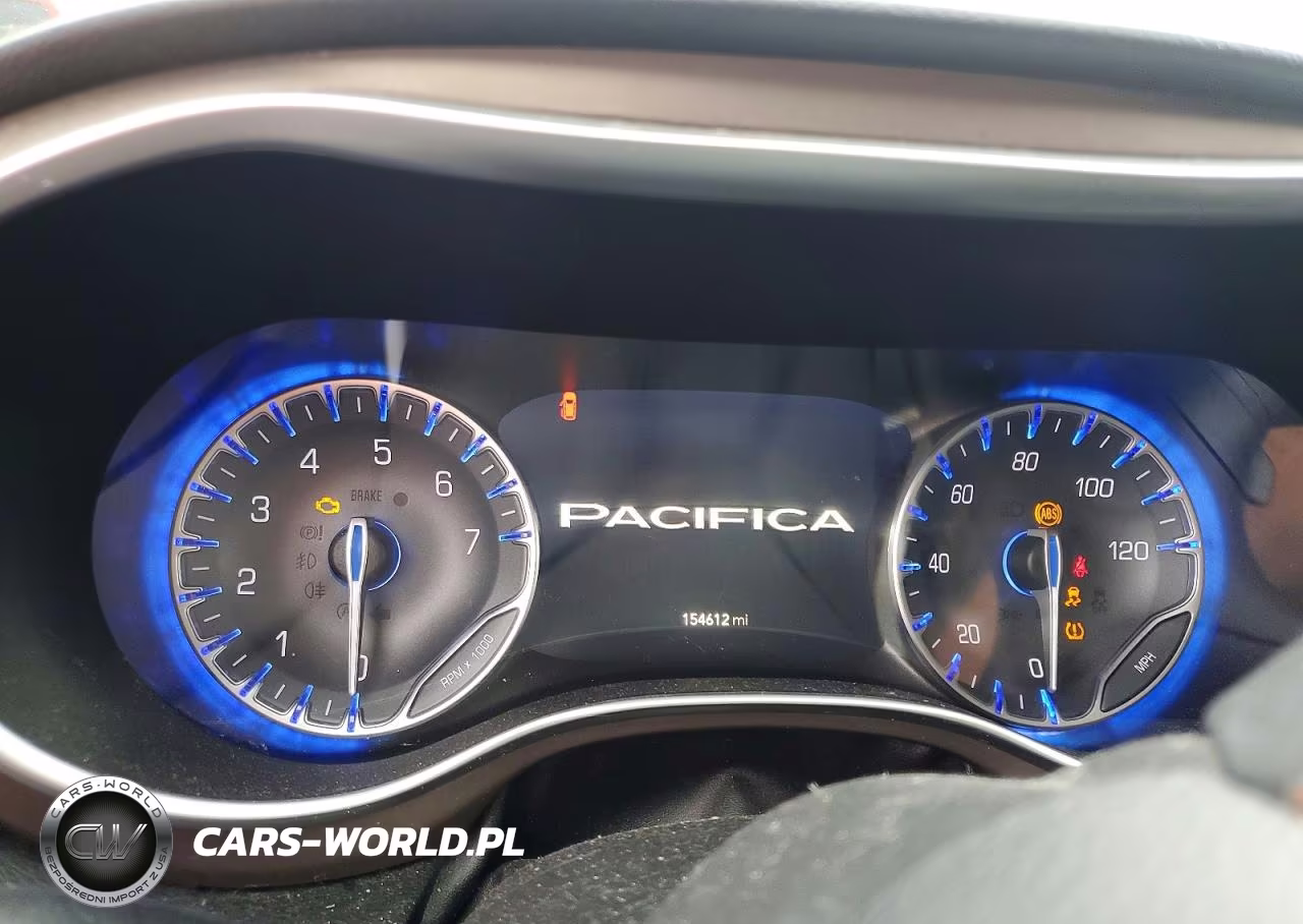 2018 Chrysler Pacifica Touring L Plus VIN:2C4RC1EG9JR306177 - 9
