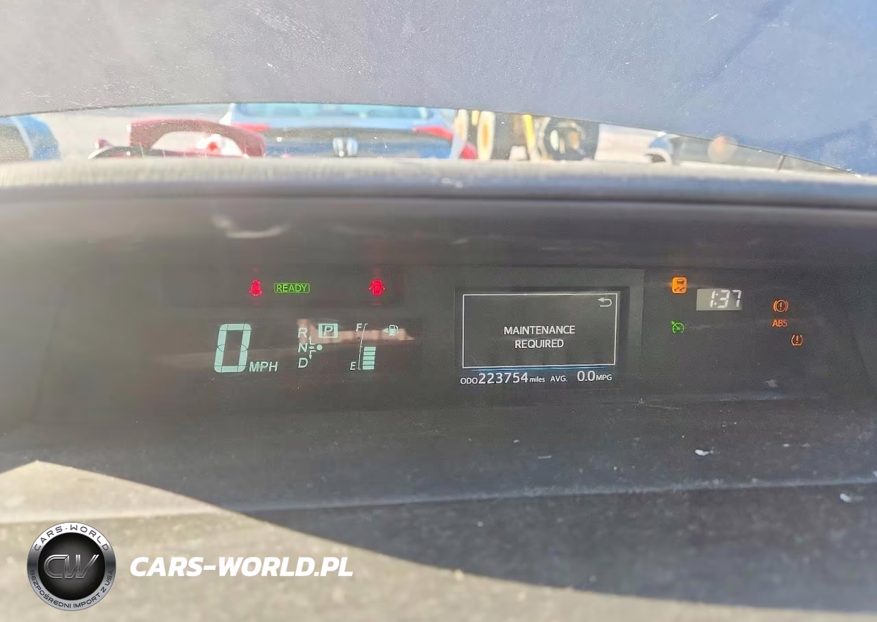 2015 Toyota Prius V Three VIN:JTDZN3EU8FJ025902 - 9