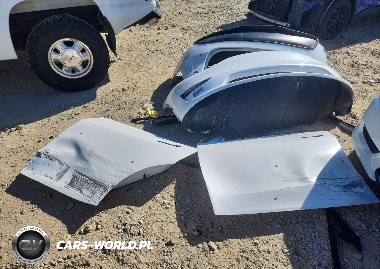 2021 Tesla Model Y VIN:5YJYGDEE8MF232010 - 12