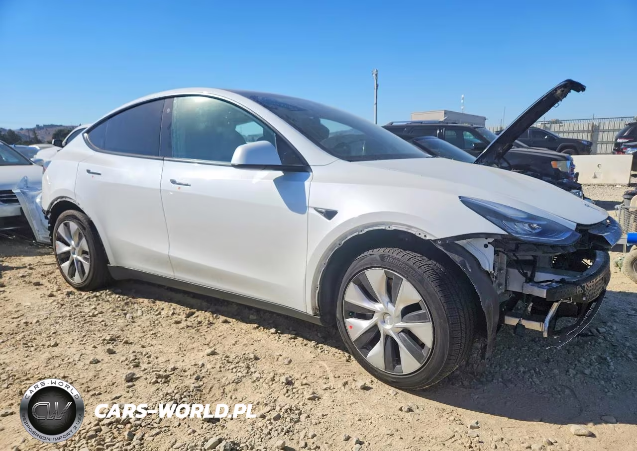 2021 Tesla Model Y VIN:5YJYGDEE8MF232010 - 4