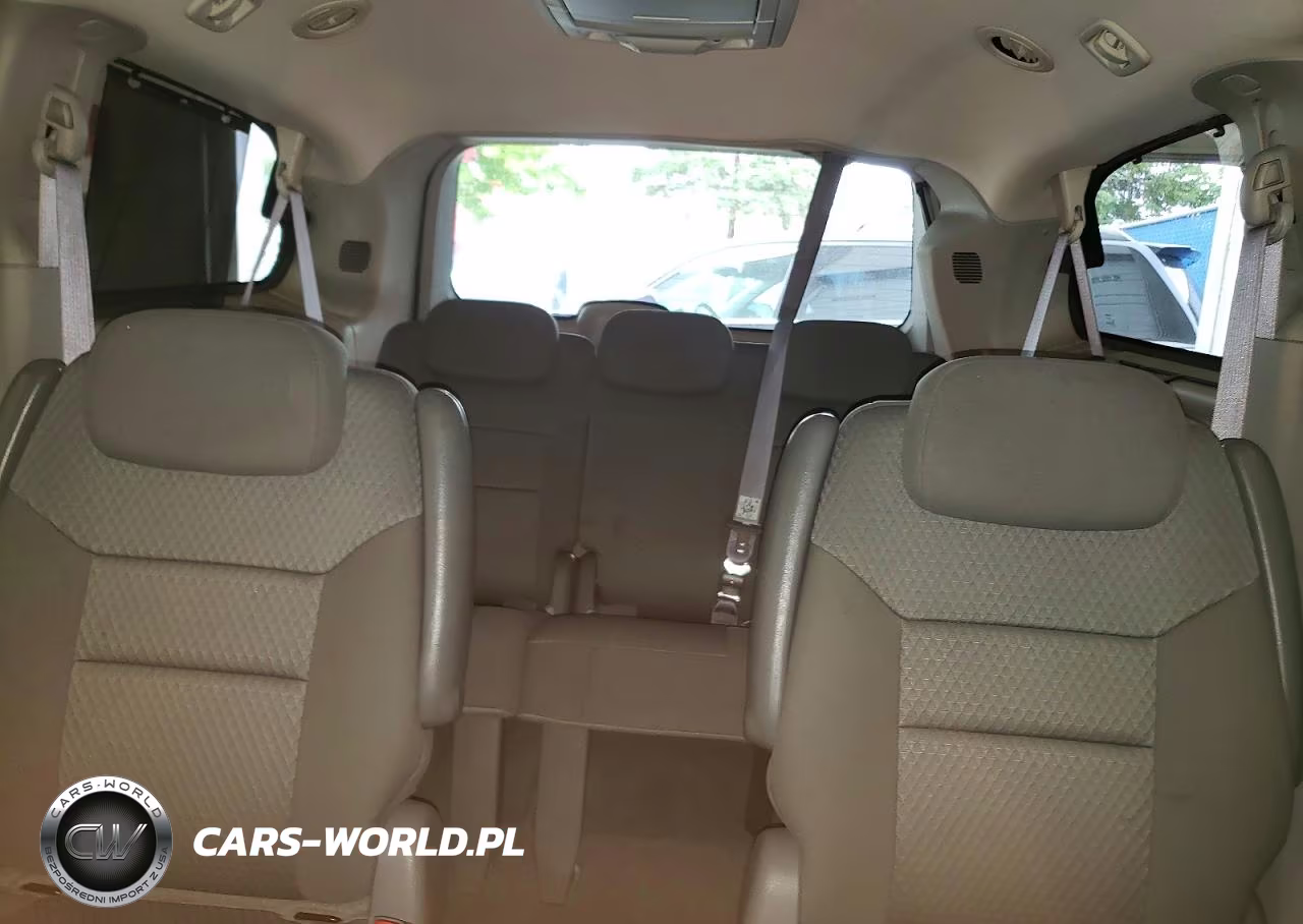 2010 Chrysler Town & Country Touring VIN:2A4RR5D1XAR183941 - 10