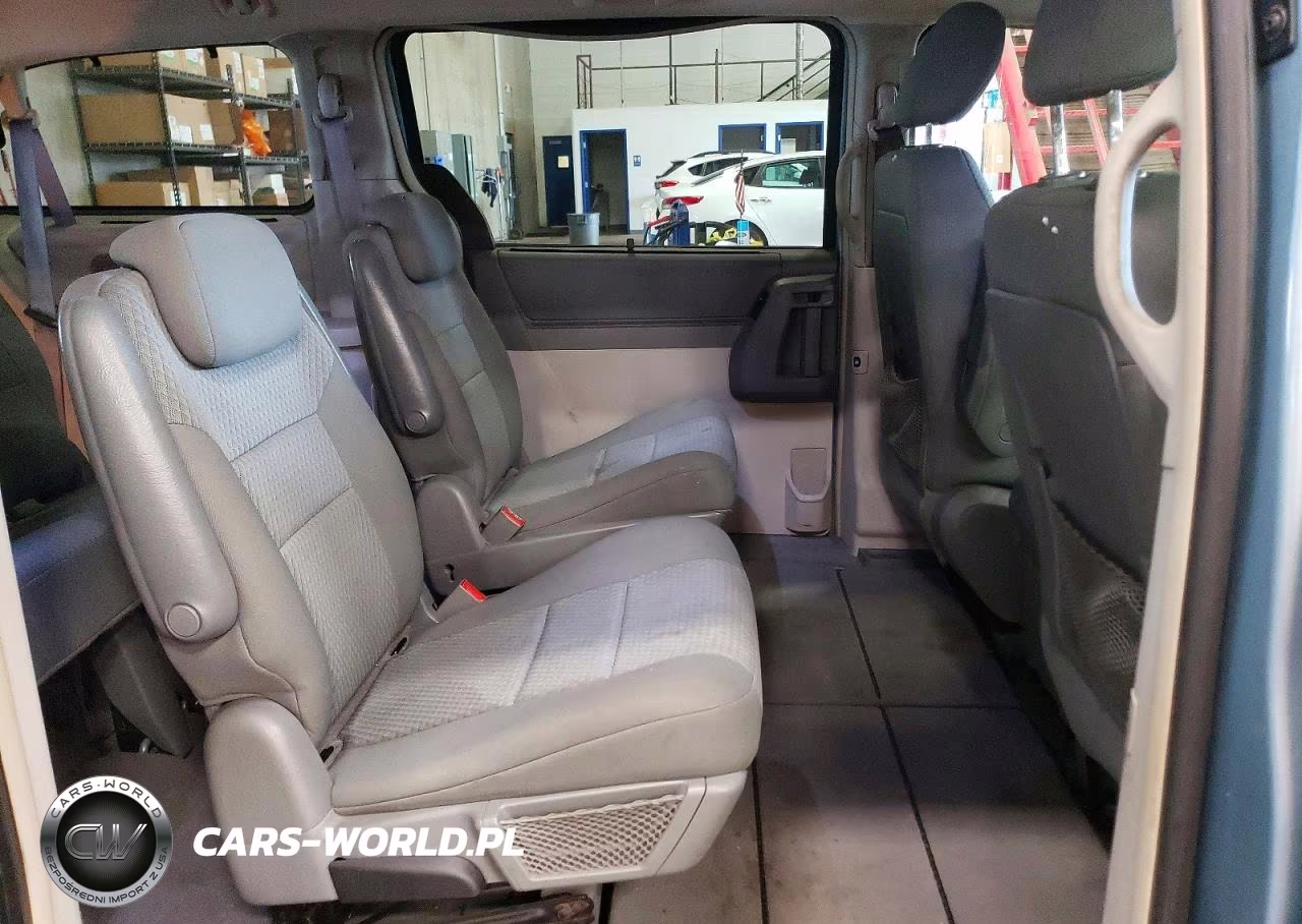 2010 Chrysler Town & Country Touring VIN:2A4RR5D1XAR183941 - 11