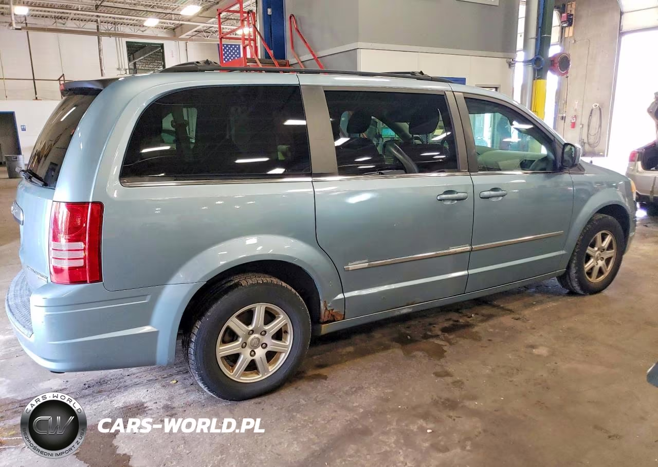 2010 Chrysler Town & Country Touring VIN:2A4RR5D1XAR183941 - 3