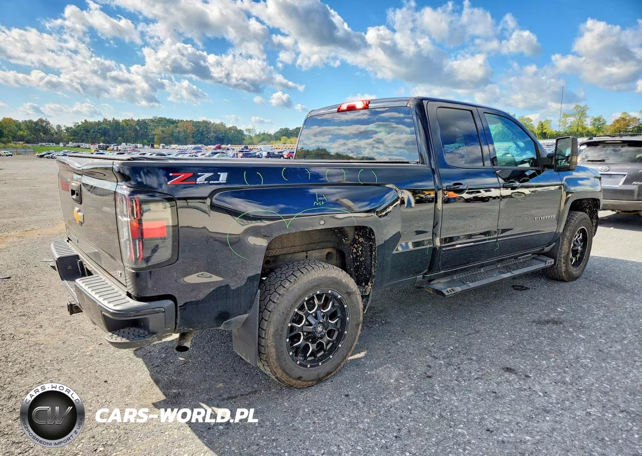 2018 Chevrolet Silverado K1500 Lt VIN:1GCVKREC5JZ132031 - 3