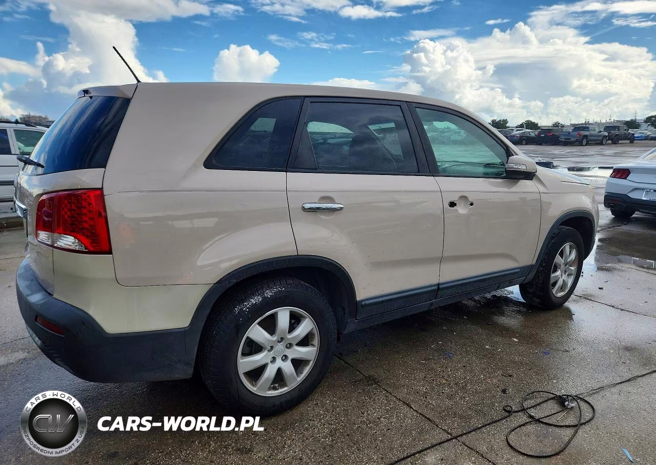 2011 Kia Sorento Lx VIN:5XYKT3A13BG041762 - 3