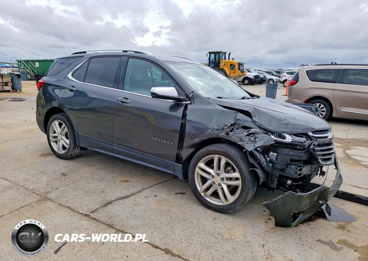 2018 Chevrolet Equinox Premier VIN:2GNAXNEX3J6316799 - 4