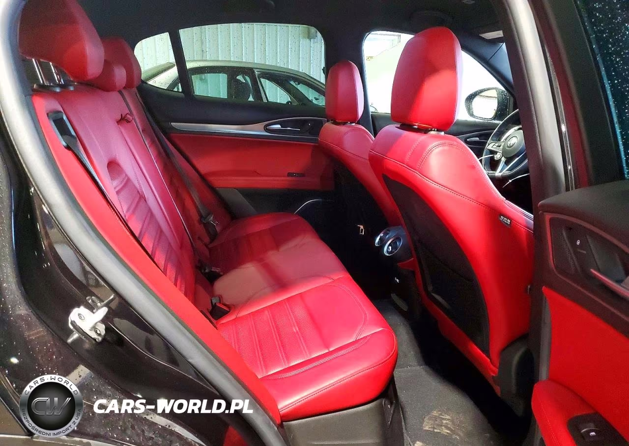 2018 Alfa Romeo Stelvio Ti Sport VIN:ZASFAKNN9J7B75242 - 10