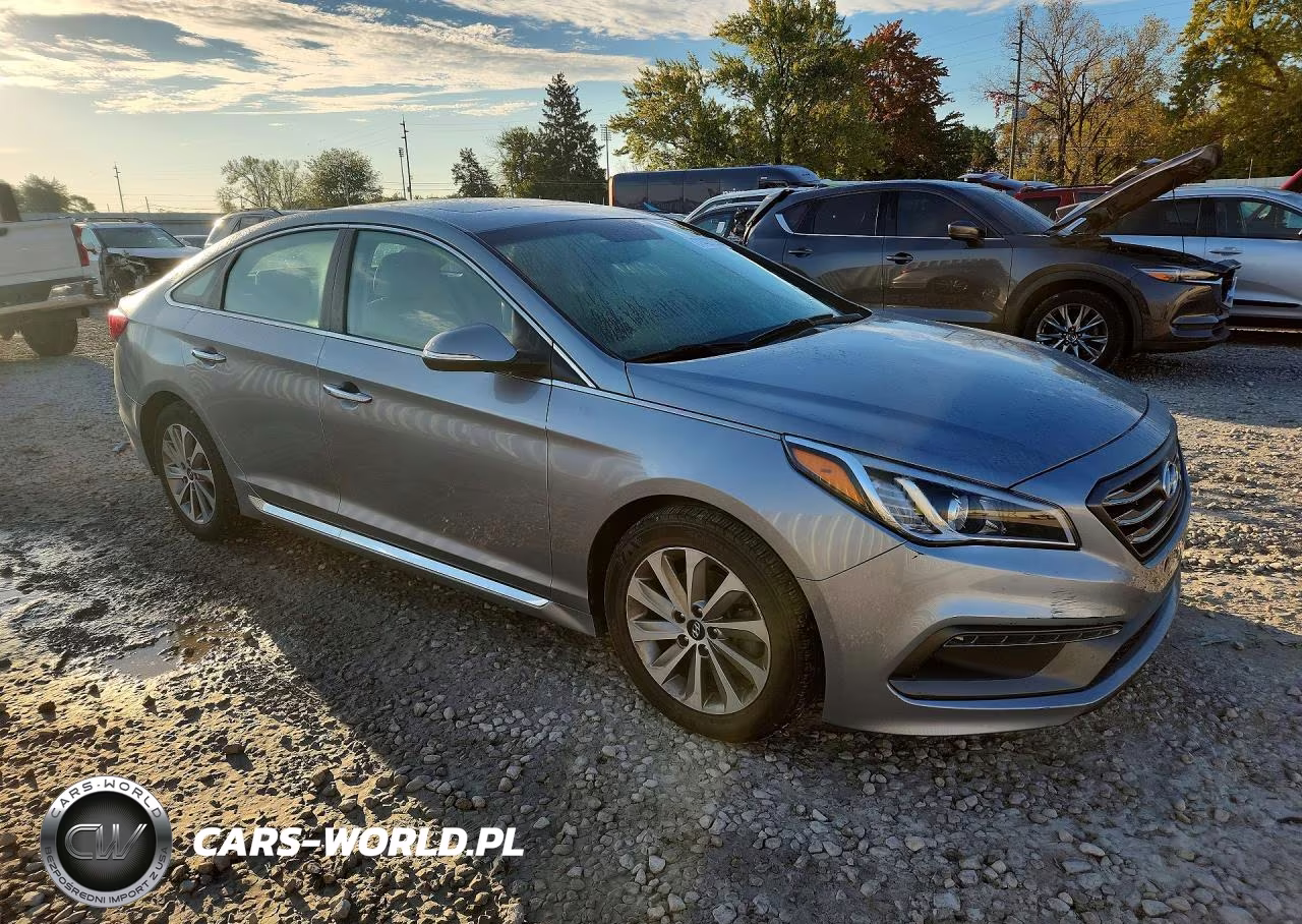 2016 Hyundai Sonata Sport VIN:5NPE34AF4GH375913 - 4