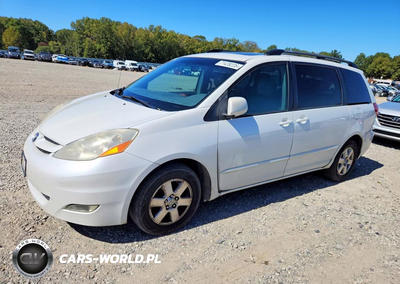 2010 Toyota Sienna Xle – zdjęcie 1 z 13