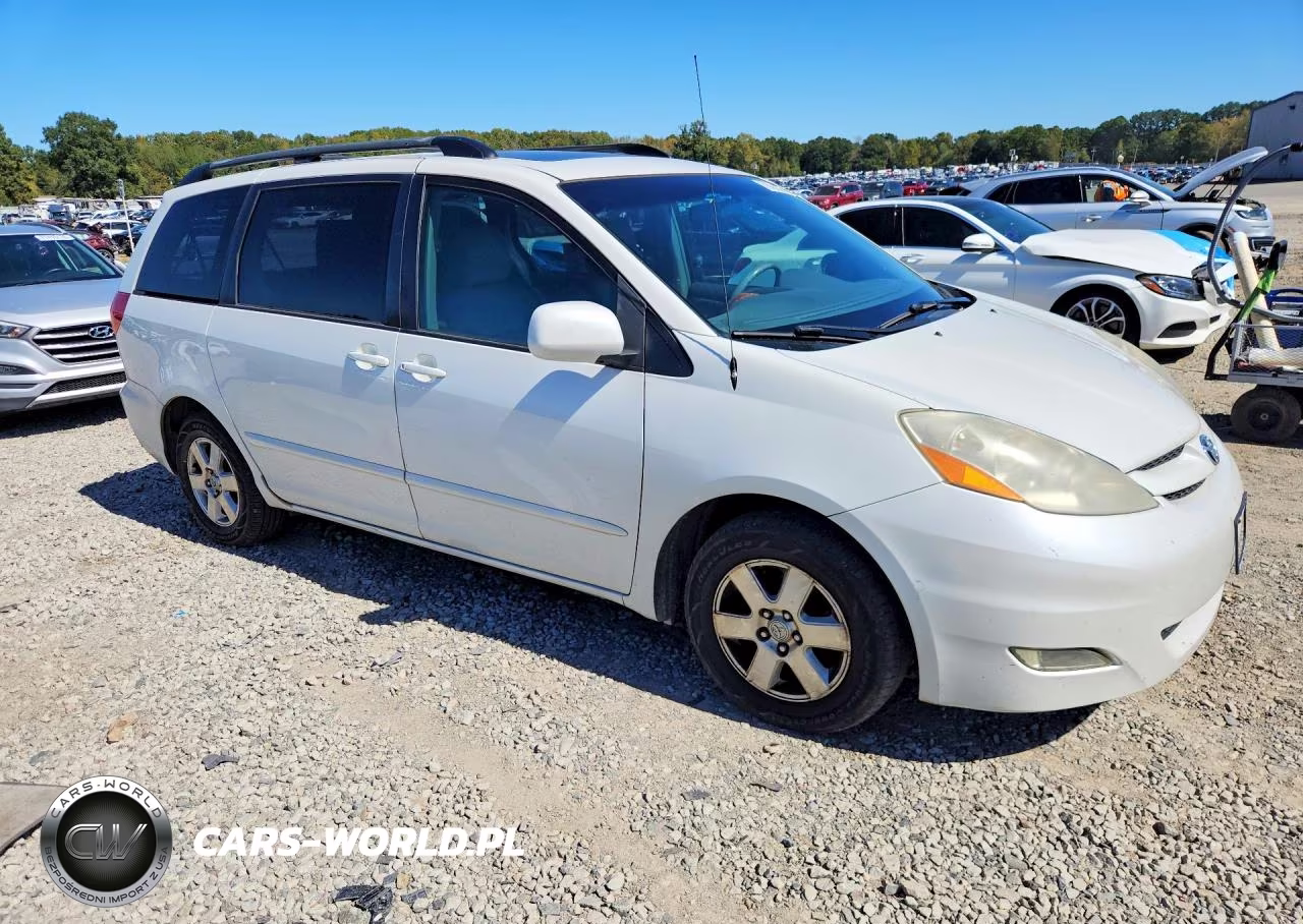 2010 Toyota Sienna Xle VIN:5TDYK4CC4AS302724 - 4