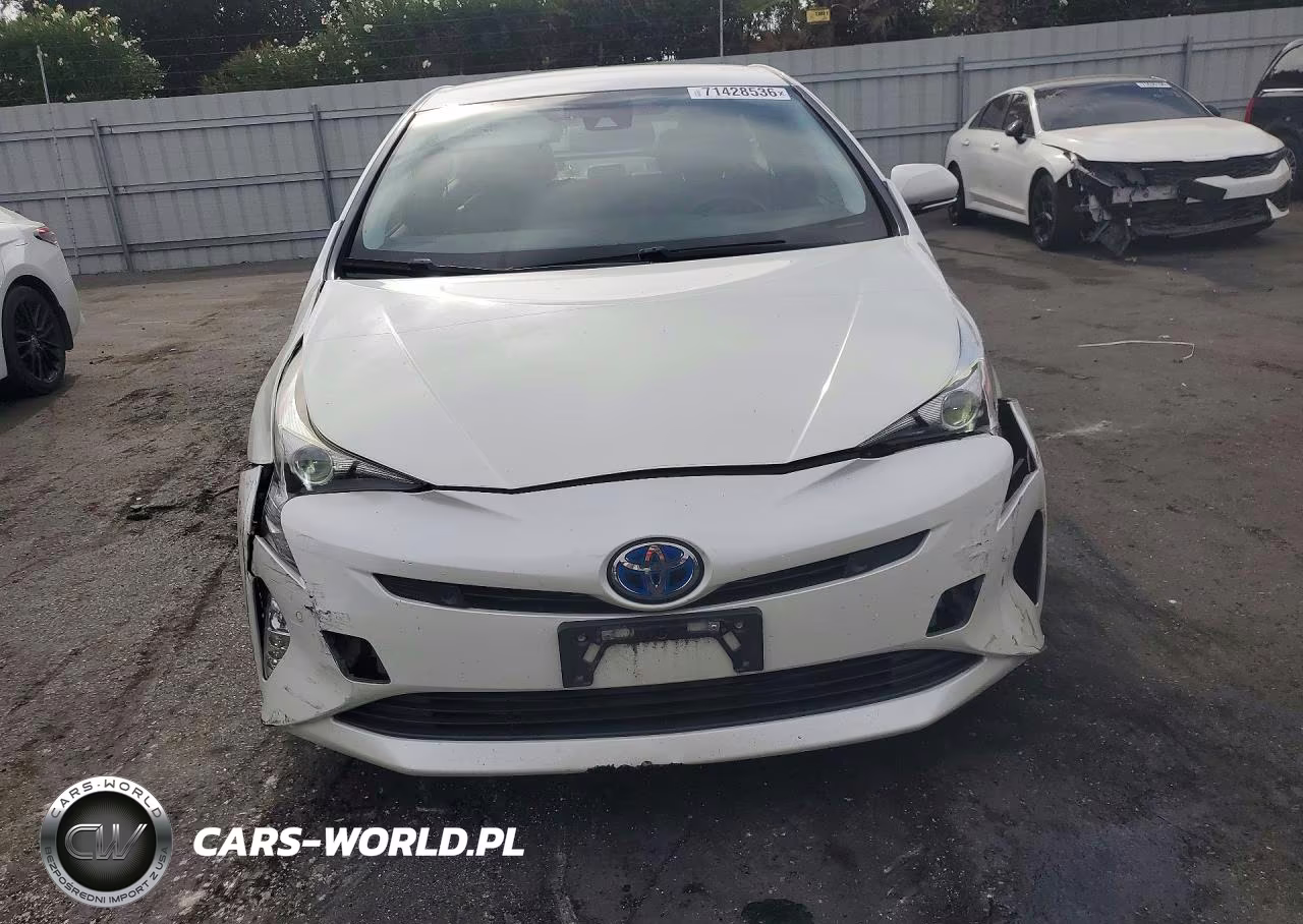 2017 Toyota Prius Four Touring VIN:JTDKARFU2H3030325 - 5