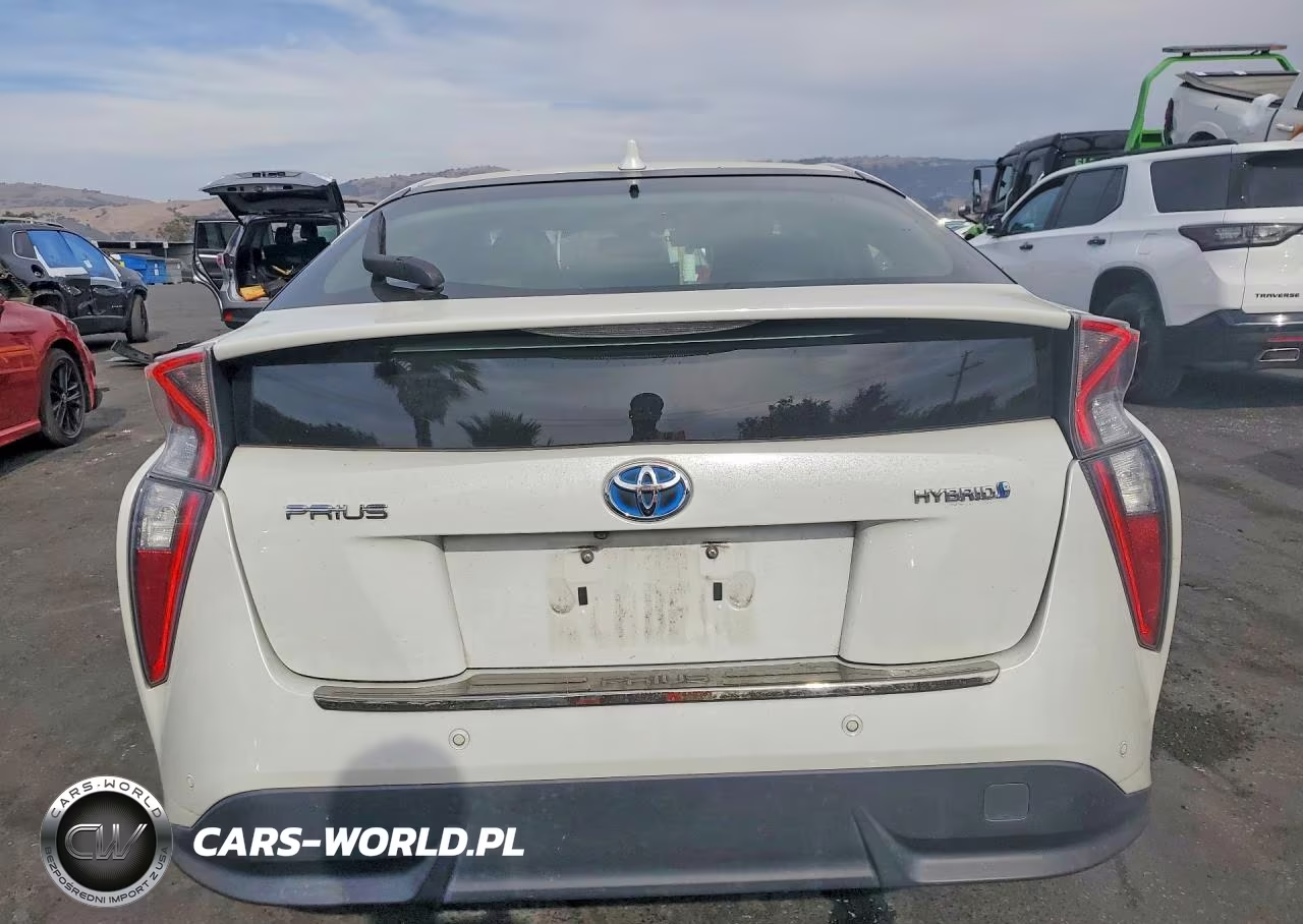 2017 Toyota Prius Four Touring VIN:JTDKARFU2H3030325 - 6