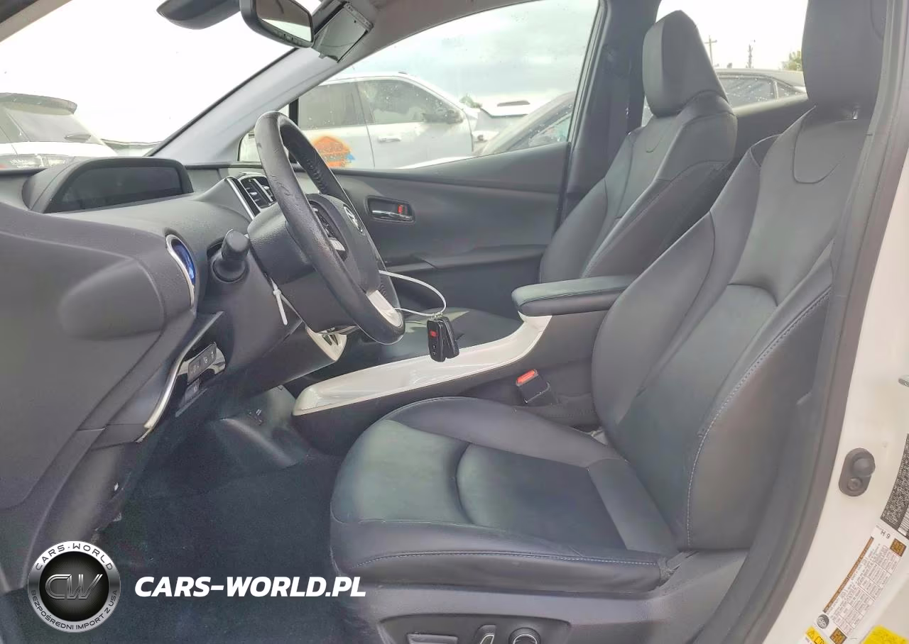2017 Toyota Prius Four Touring VIN:JTDKARFU2H3030325 - 7