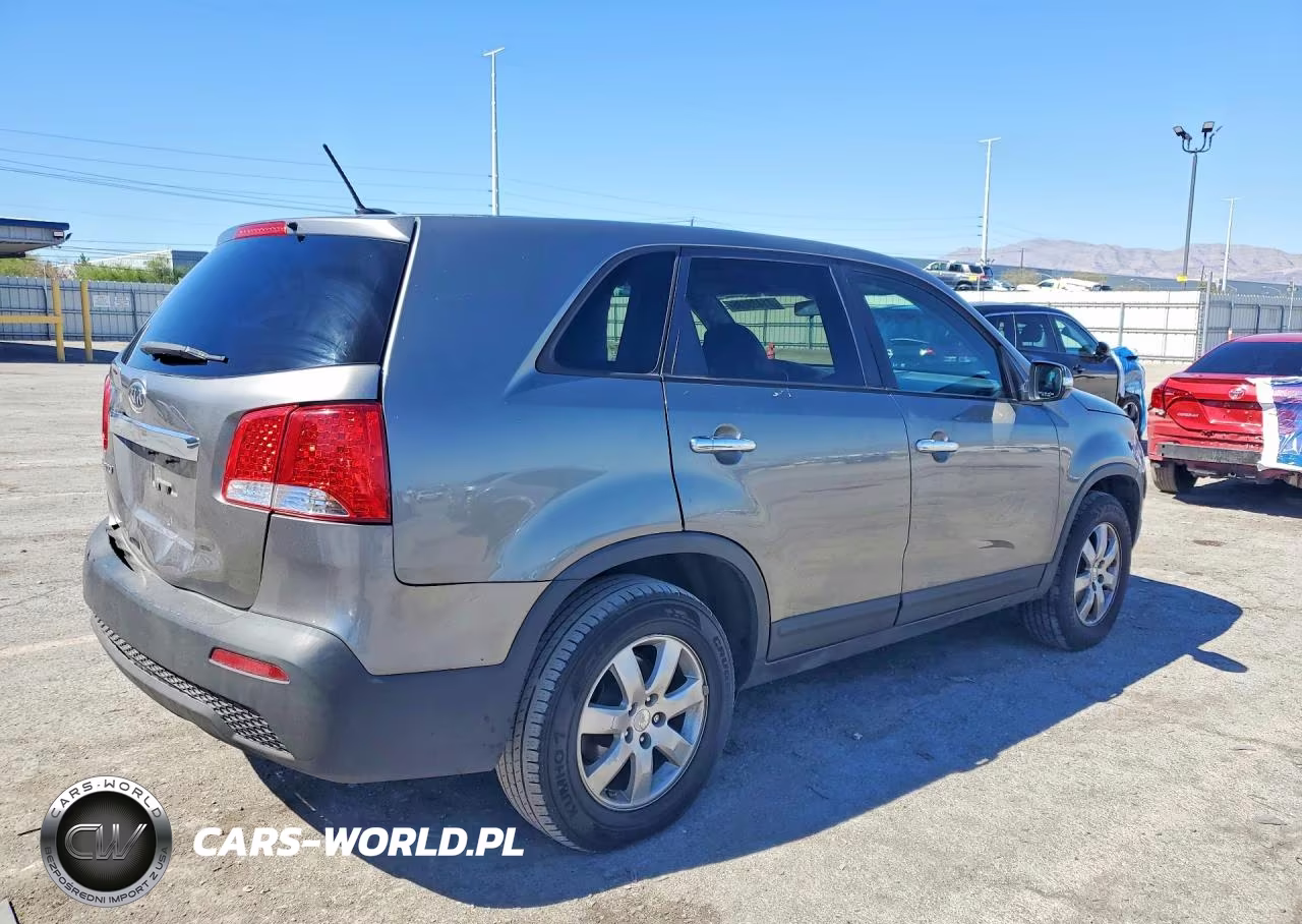 2011 Kia Sorento Lx VIN:5XYKT3A15BG171803 - 3