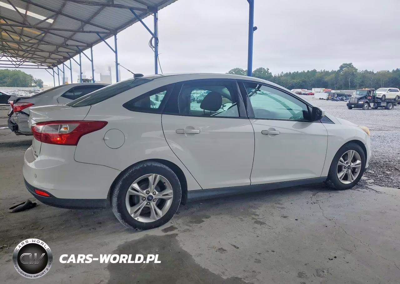 2014 Ford Focus Se VIN:1FADP3F2XEL190246 - 3