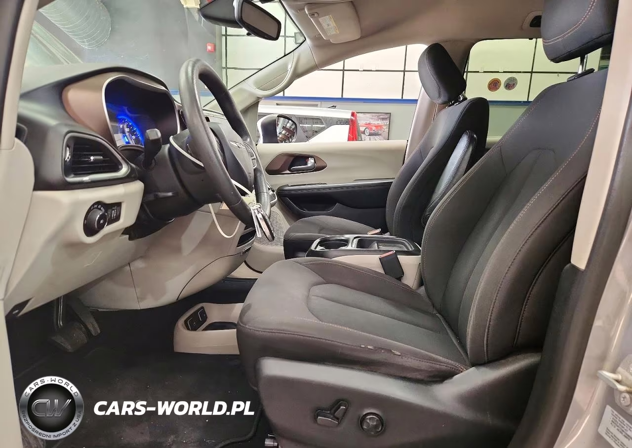 2017 Chrysler Pacifica Touring L VIN:2C4RC1BG5HR824138 - 7
