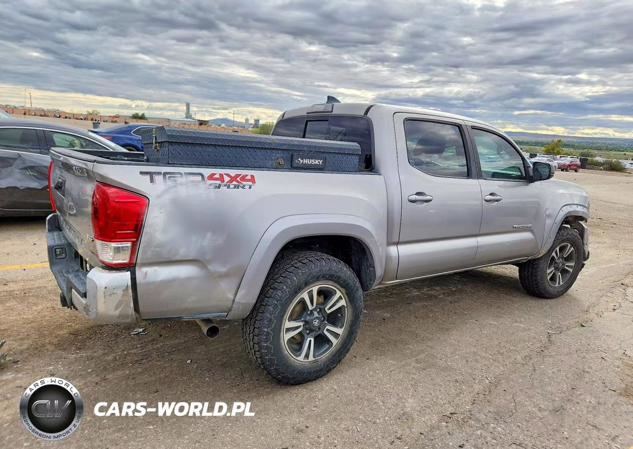 2017 Toyota Tacoma Trd Sport VIN:3TMCZ5AN9HM112749 - 3