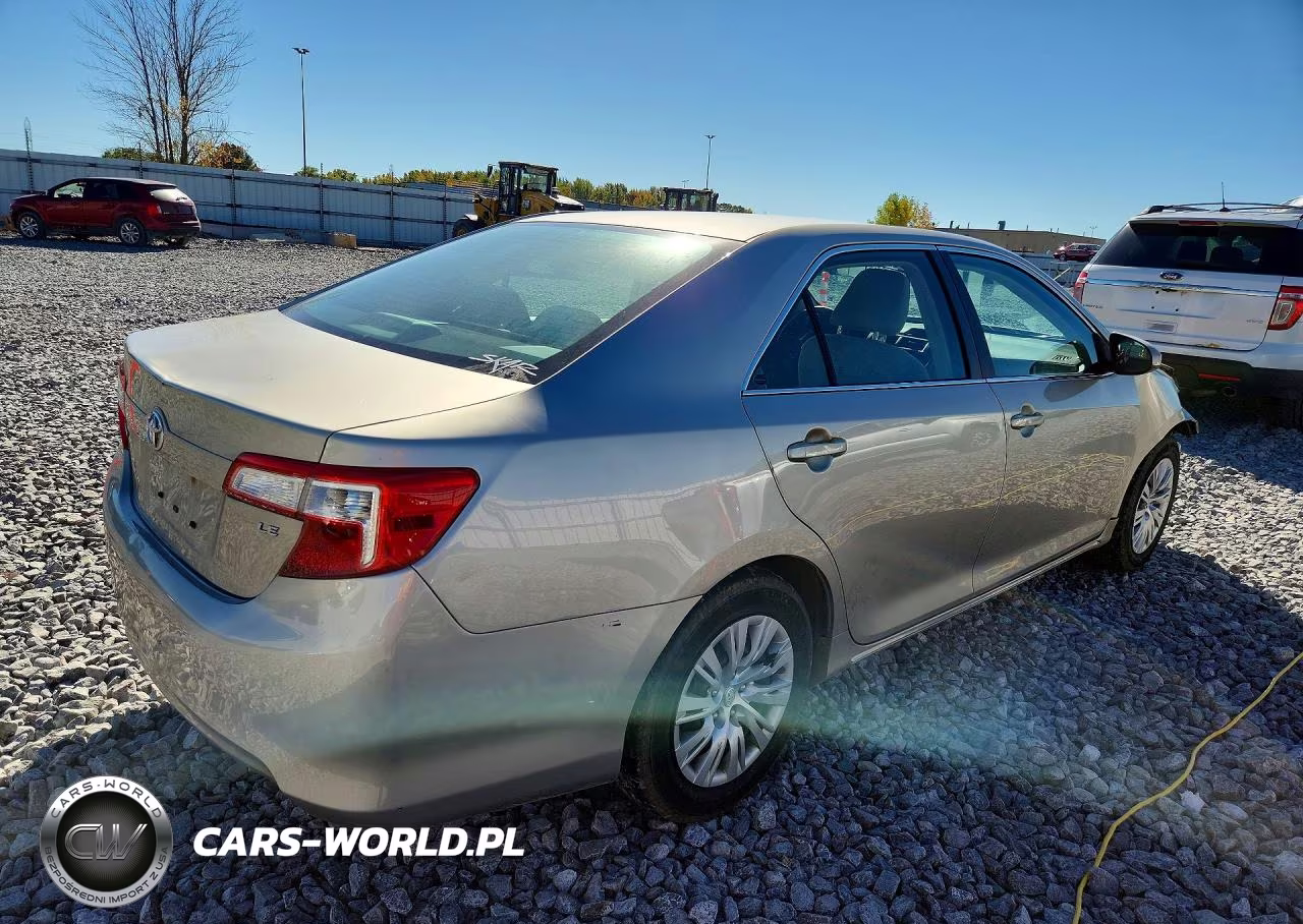 2014 Toyota Camry Le VIN:4T4BF1FK8ER421925 - 3