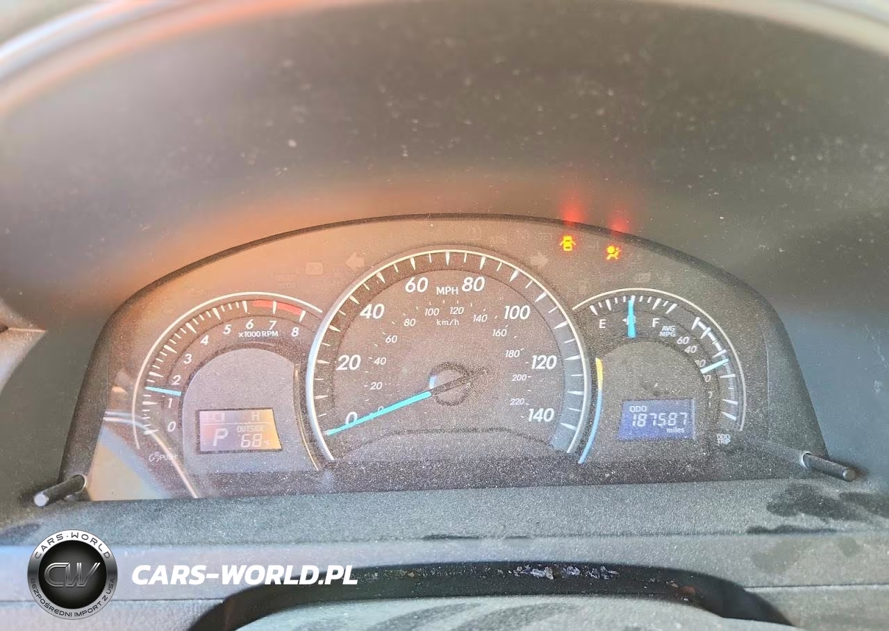 2014 Toyota Camry Le VIN:4T4BF1FK8ER421925 - 9