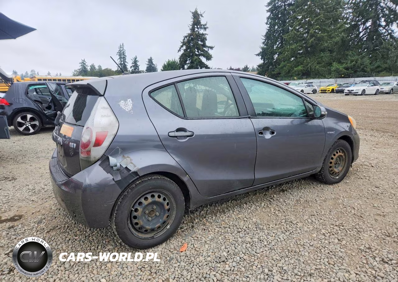 2012 Toyota Prius C One VIN:JTDKDTB30C1504598 - 3