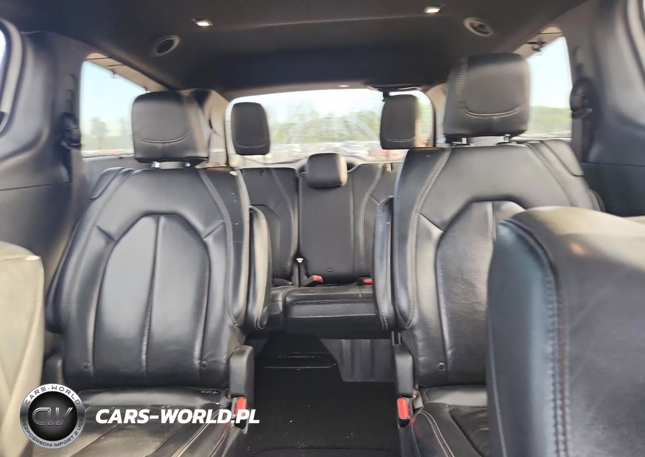 2020 Chrysler Pacifica Touring L Plus VIN:2C4RC1EG9LR102031 - 10