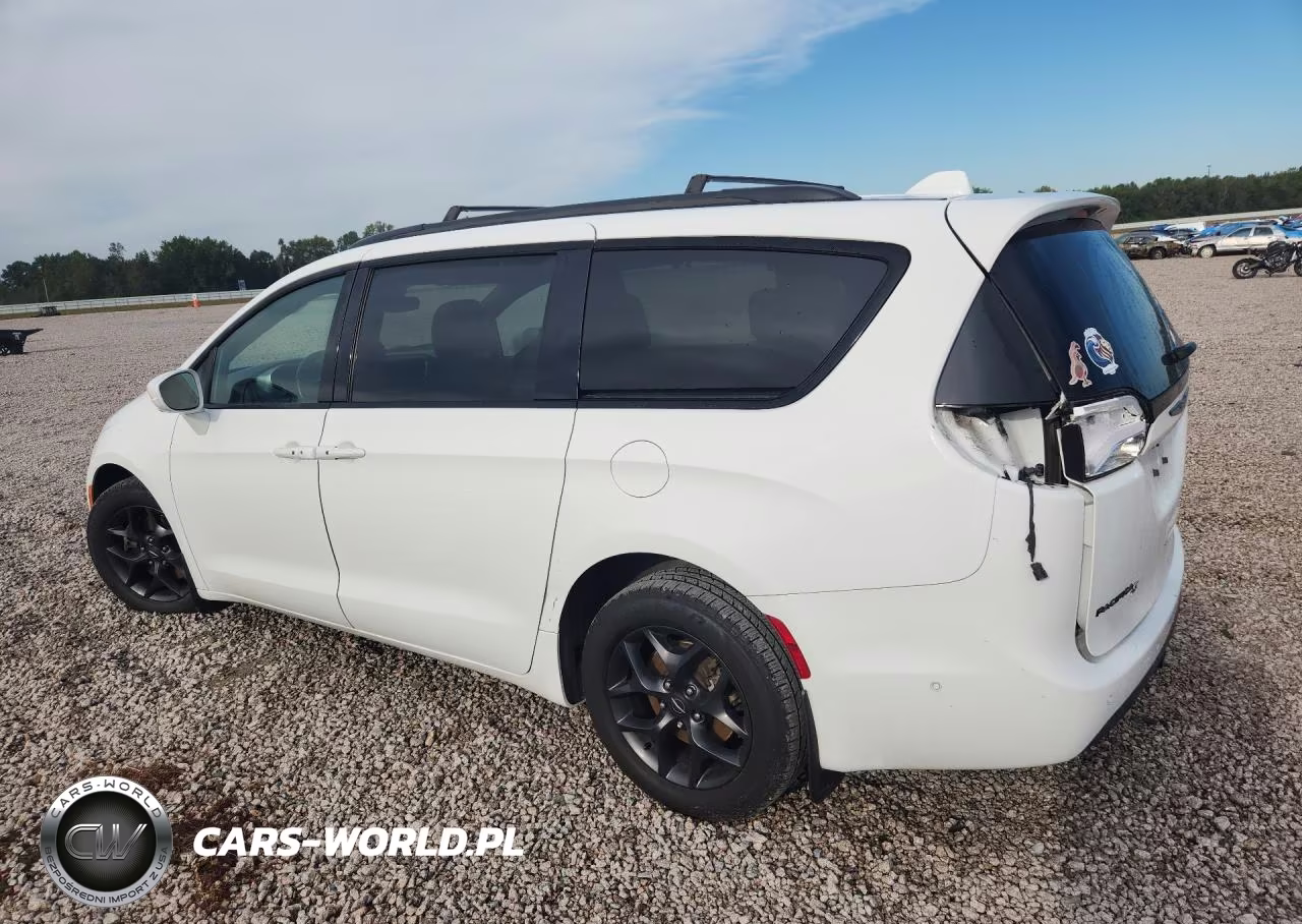 2020 Chrysler Pacifica Touring L Plus VIN:2C4RC1EG9LR102031 - 2