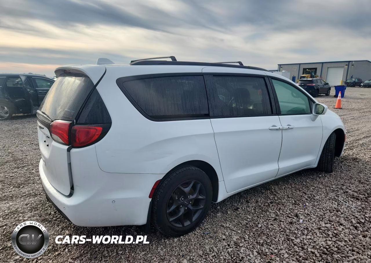 2020 Chrysler Pacifica Touring L Plus VIN:2C4RC1EG9LR102031 - 3